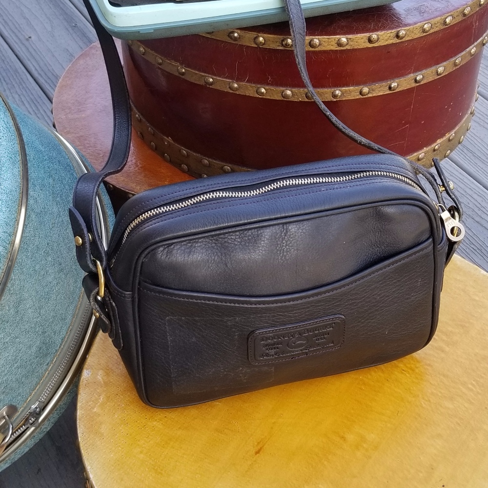 *FIRM* Vintage Authentic Dooney & Bourke Crossbody